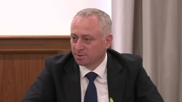 Вопросы энергетики обсудили Бадра Гунба и Сергей Кириенко - Sputnik Абхазия