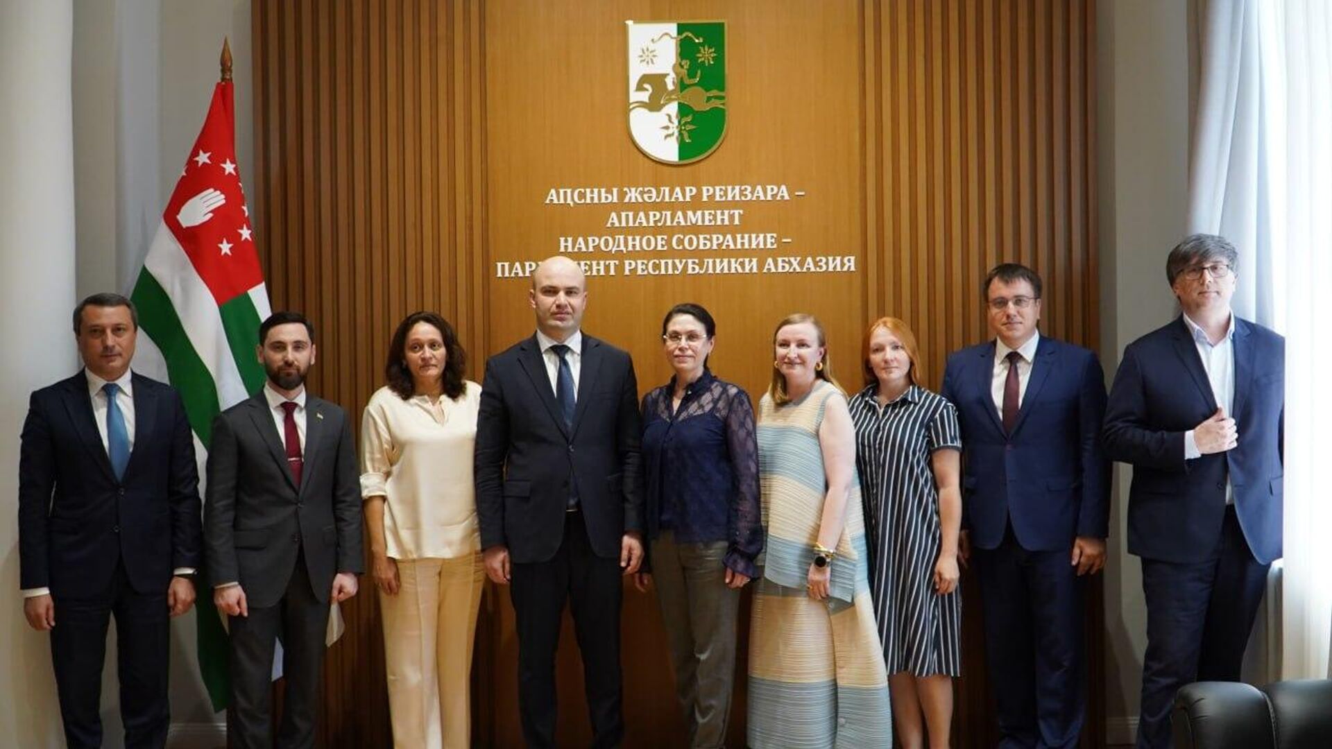 Делегация Сочинского госуниверситета во главе с и Делегация Сочинского госуниверситета во главе с и - Sputnik Абхазия, 1920, 10.07.2025
