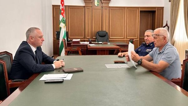 Президент Бадра Гунба поручил к сентябрю восстановить авиасообщение с Псху - Sputnik Аҧсны