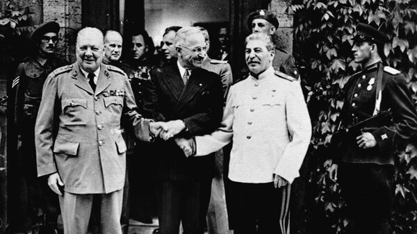 Черчилль, Трумэн и Сталин на Потсдамской конференции - Sputnik Абхазия