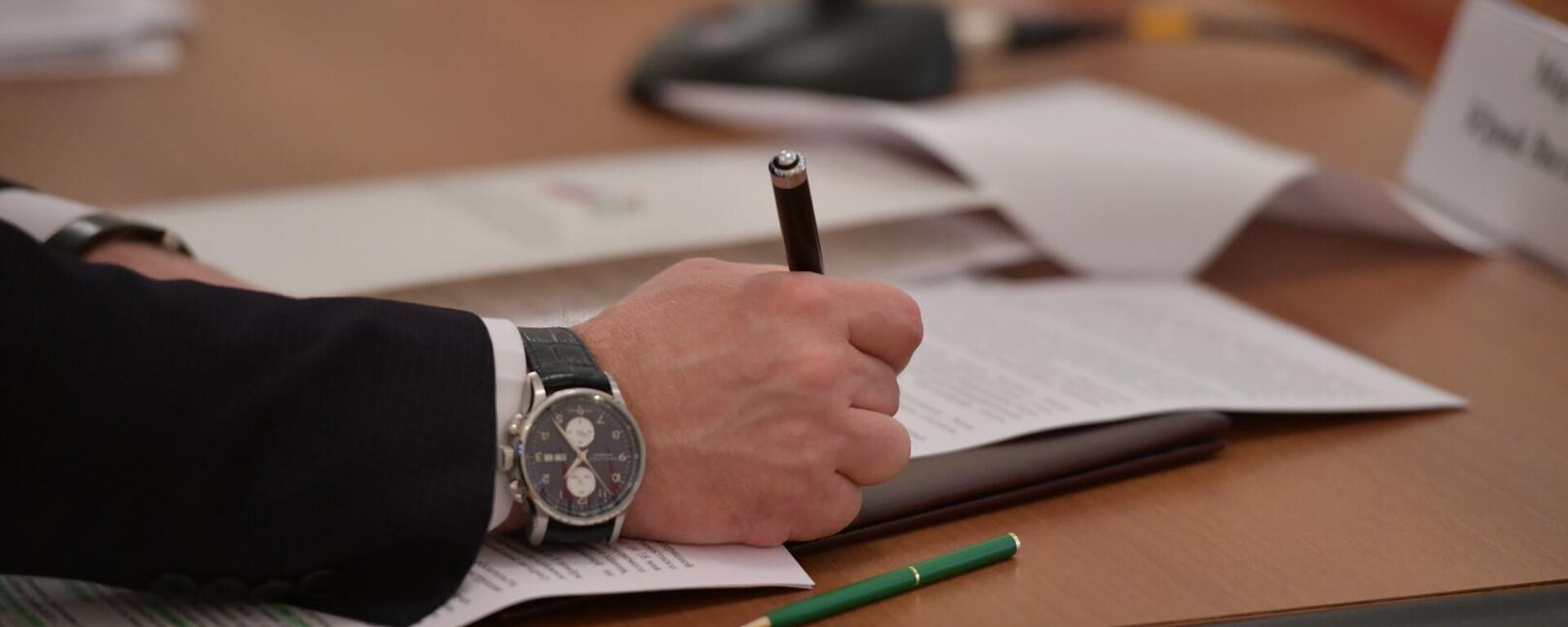 Подписание документа  - Sputnik Абхазия, 1920, 04.04.2026