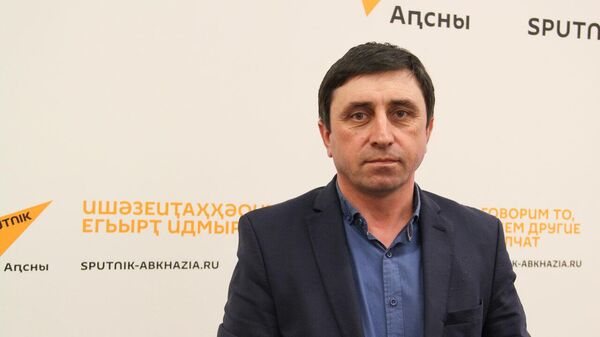 Ақыҭа – нхарҭа ҭыԥуп: Саџьаҭ-иԥа ақыҭаҿы ахандеиреи ақалақь аҿы аусуреи реилагӡашьа иазкны  - Sputnik Аҧсны