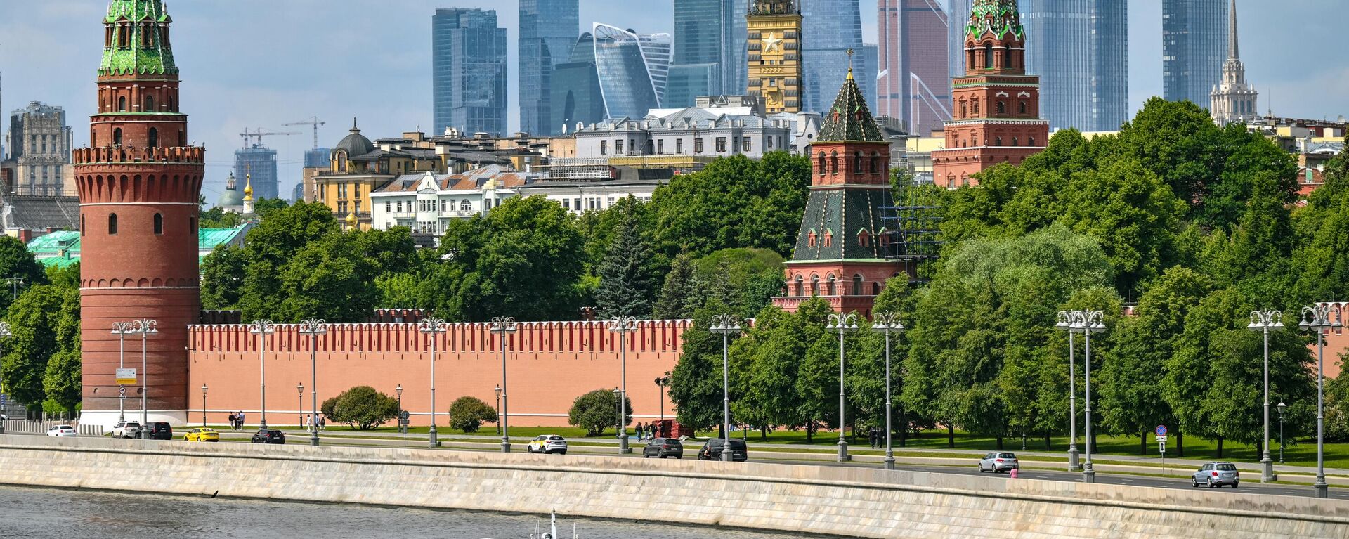 Вид на Кремль, Москва-реку и Международный деловой центр Москва-сити. - Sputnik Абхазия, 1920, 13.09.2025