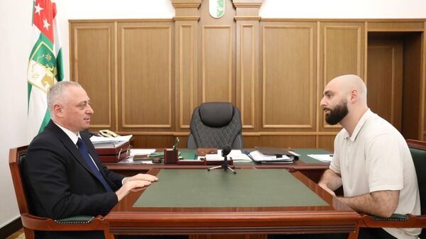 Возможность участия абхазской команды в турнире Медиалиги обсудили Гунба и Кортава - Sputnik Абхазия