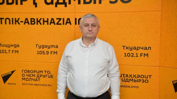 Аконституциа аԥсахрақәа ралагалара:аусутә гәыԥ ахантәаҩы иҿцәажәара - Sputnik Аҧсны