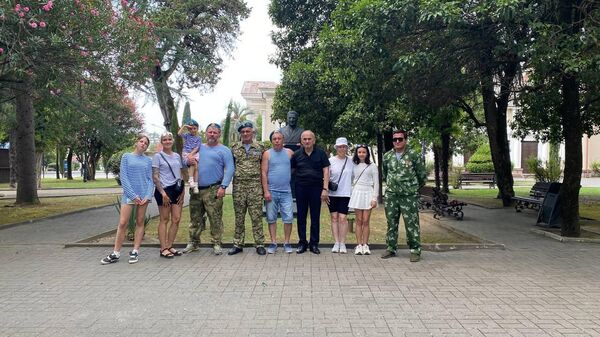 Память командира воздушно-десантной бригады Хасана Харазия почтили в Сухуме - Sputnik Абхазия