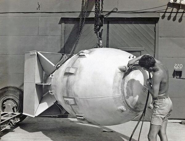 Атомная бомба &quot;Толстяк&quot;, сброшенная на Нагасаки в 1945 году. - Sputnik Абхазия