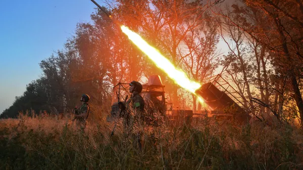 Боевая работа расчета РСЗО 9К55 Град-1 группировки войск Центр на Красноармейском направлении СВО в ДНР - Sputnik Абхазия