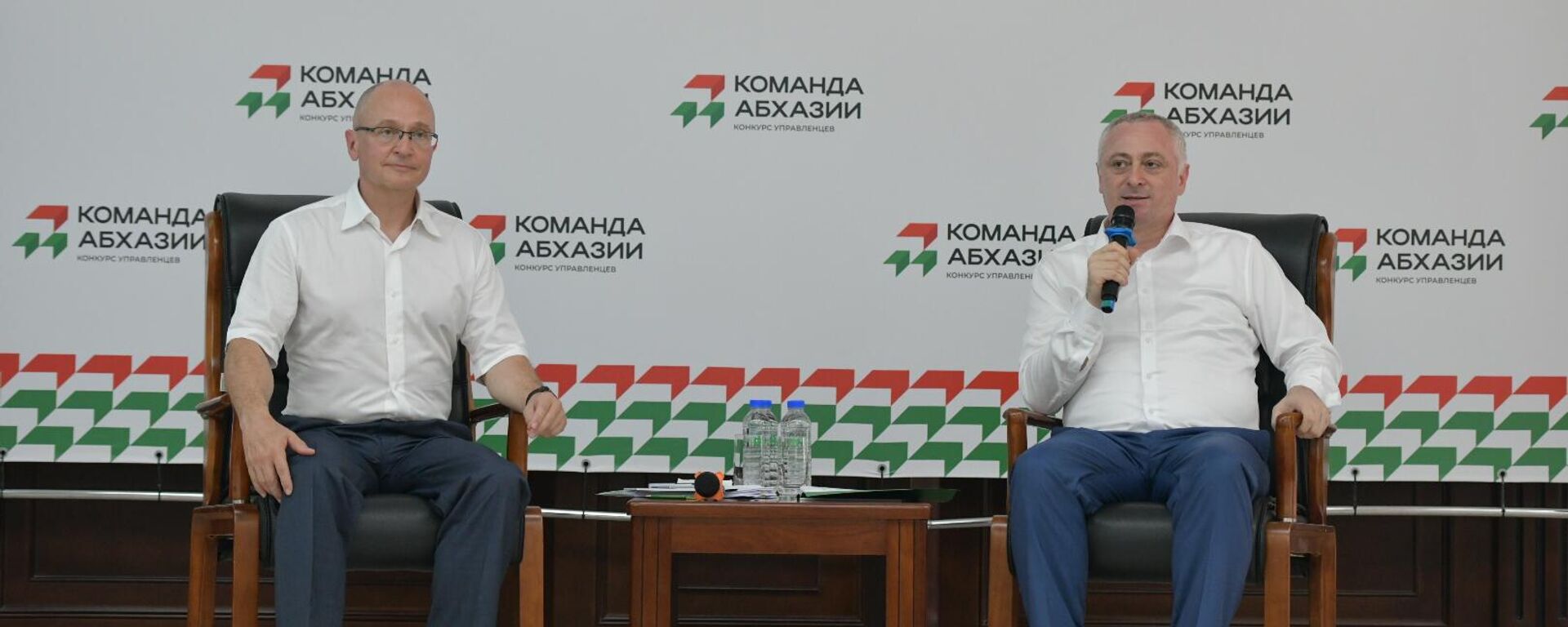 Встреча Бадры Гунба и Сергея Кириенко с финалистами Команды Абхазии началась в Сухуме - Sputnik Аҧсны, 1920, 06.08.2025