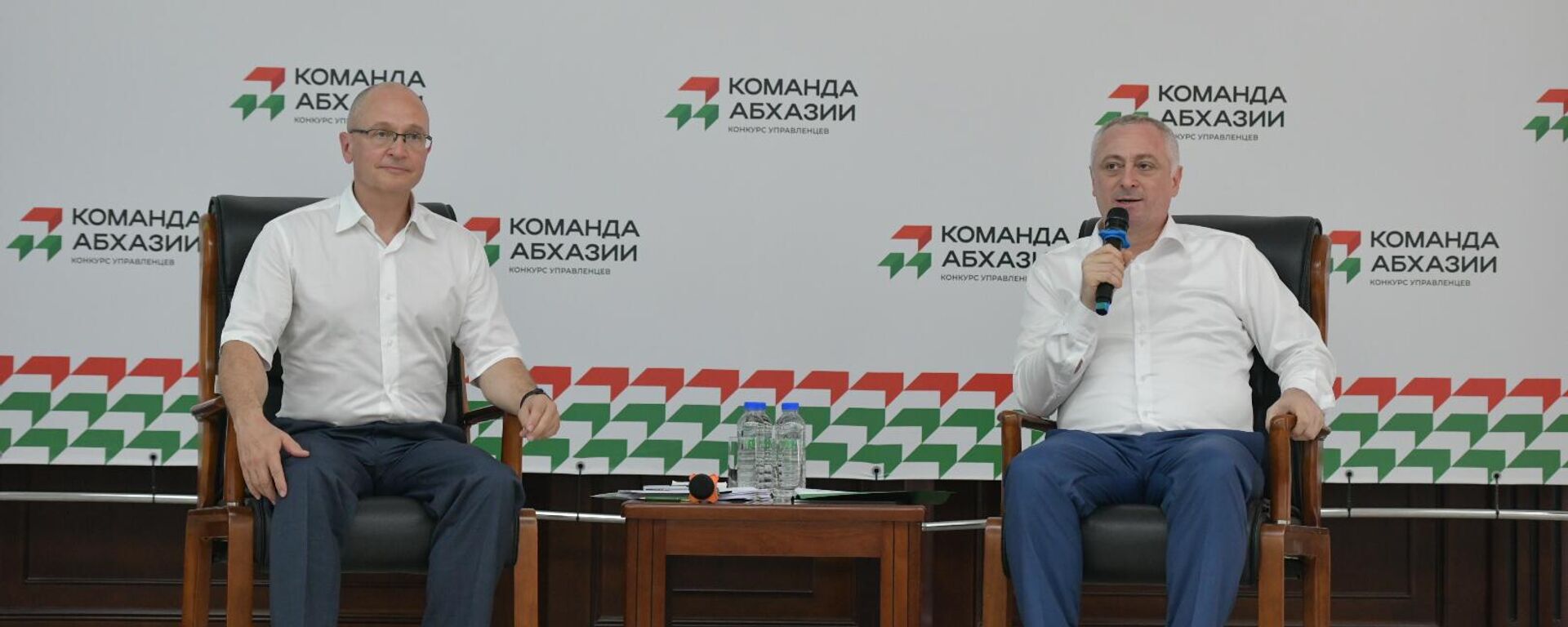 Встреча Бадры Гунба и Сергея Кириенко с финалистами Команды Абхазии началась в Сухуме - Sputnik Абхазия, 1920, 06.08.2025