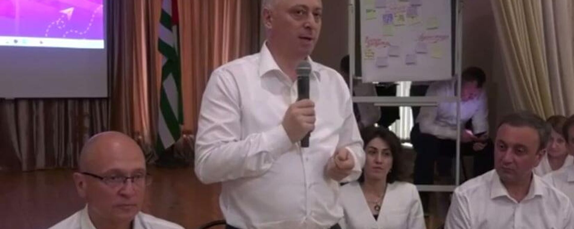Гунба и Кириенко приняли участие в стратегической сессии с директорами и педагогами школ - Sputnik Абхазия, 1920, 06.08.2025