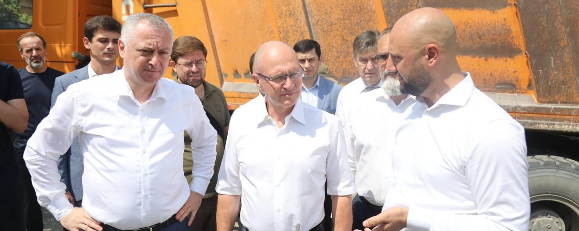 Развитие транспортной инфраструктуры в Абхазии обсудили Бадра Гунба и Сергей Кириенко - Sputnik Аҧсны, 1920, 07.08.2025