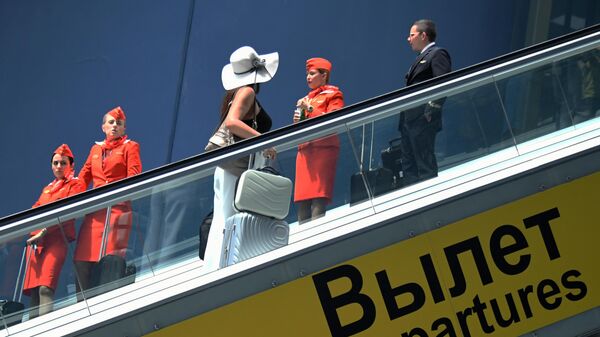 Пассажиры в аэропорту Владивостока. Авиакомпания iFly Airlines запустила прямые рейсы между Сочи и Владивостоком - Sputnik Абхазия