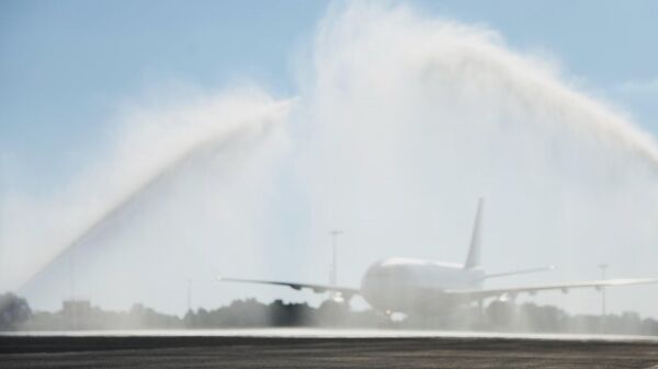 Первый рейс Санкт-Петербург – Сухум приземлился в аэропорту имени Владислава Ардзинба - Sputnik Абхазия