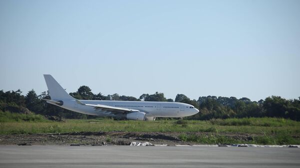 Первый рейс Санкт-Петербург – Сухум приземлился в аэропорту имени Владислава Ардзинба - Sputnik Аҧсны