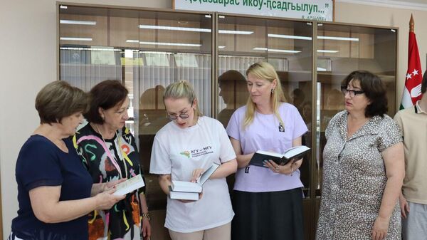 Библиотека Абхазского государственного университета получила новые книги от МГУ - Sputnik Абхазия