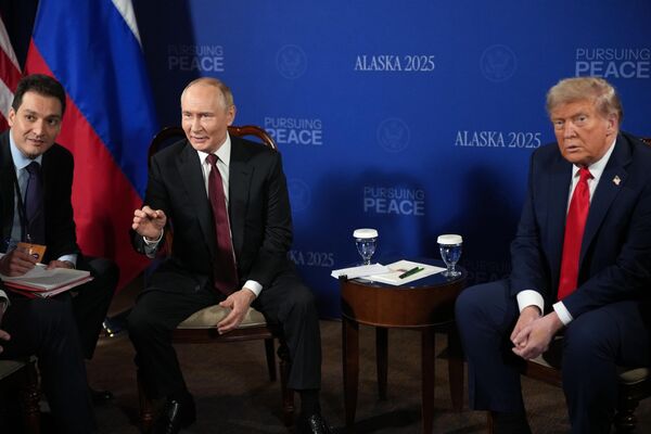 Путини Трампи ажурналистцәа рҿаԥхьа Путин Алиаска, Анкориџь.Афото: Ендрҩ Харник/Getty Images Путини Трампи ажурналистцәа рҿаԥхьа Путин Алиаска, Анкориџь.Афото: Ендрҩ Харник/Getty Images - Sputnik Аҧсны