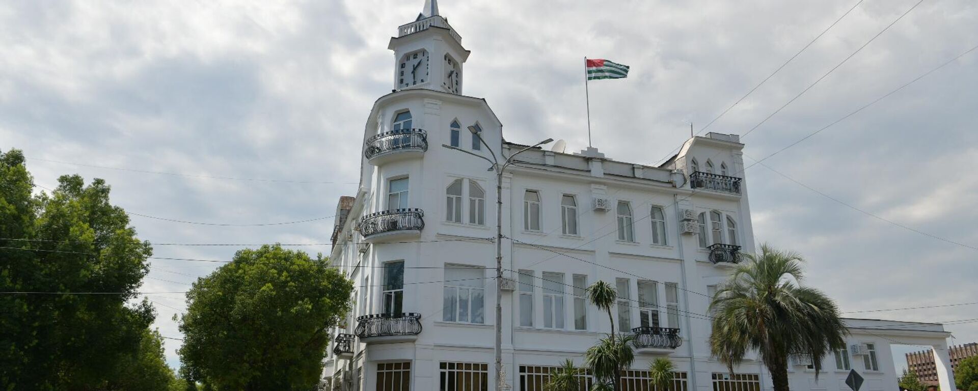 Здание администрации города Сухум - Sputnik Абхазия, 1920, 25.10.2025