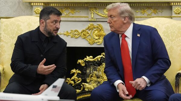 Президент Дональд Трамп встречается с президентом Украины Владимиром Зеленским в Овальном кабинете Белого дома в понедельник, 18 августа 2025 года, в Вашингтоне - Sputnik Абхазия