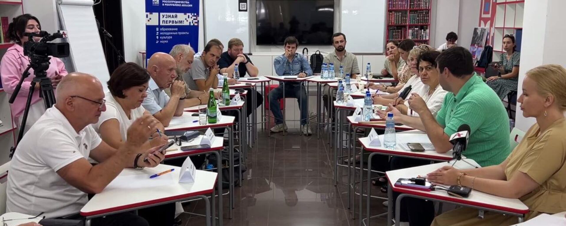 Социально-экономическое развитие Абхазии обсудили на конференции в Сухуме - Sputnik Аҧсны, 1920, 19.08.2025