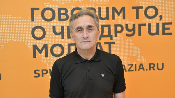 Аполитолог еиҭеиҳәеит ААУ-и МАУ-и еицымҩаԥыргаз асоциалогиатә ҭҵаара алҵшәақәа ртәы - Sputnik Аҧсны