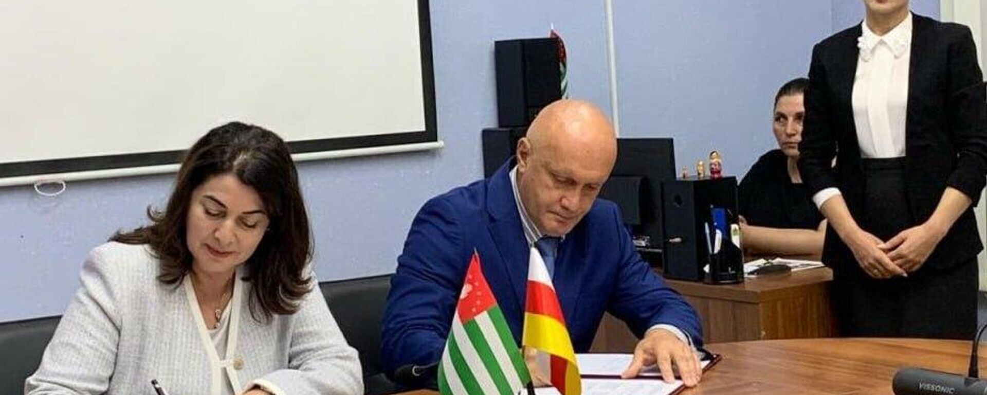 Аԥсны Аконституциатә ӡбарҭеи Аахыҵ Уаԥстәыла Иреиҳаӡоу аӡбарҭеи аусеицуразы амеморандум рнапы аҵарҩит - Sputnik Аҧсны, 1920, 23.08.2025