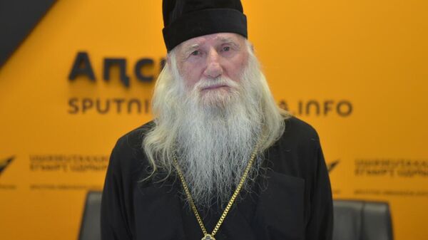 Глава Абхазской православной церкви иерей Виссарион (Аплиаа) награжден орденом Ахьдз-Апша I степени - Sputnik Абхазия