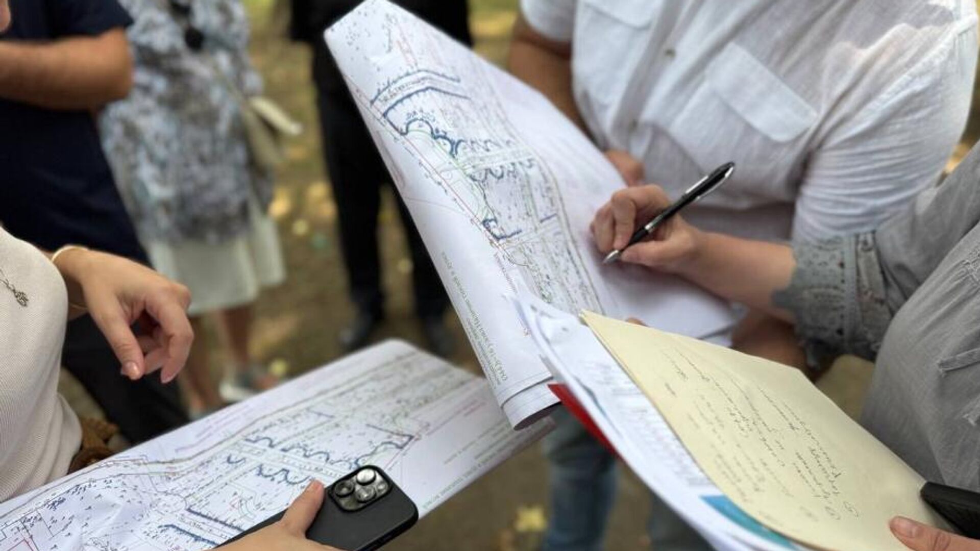 Комиссия по благоустройству Сухумской набережной нацелена на сохранение зеленых насаждений Комиссия по благоустройству Сухумской набережной нацелена на сохранение зеленых насаждений - Sputnik Аҧсны, 1920, 30.10.2025