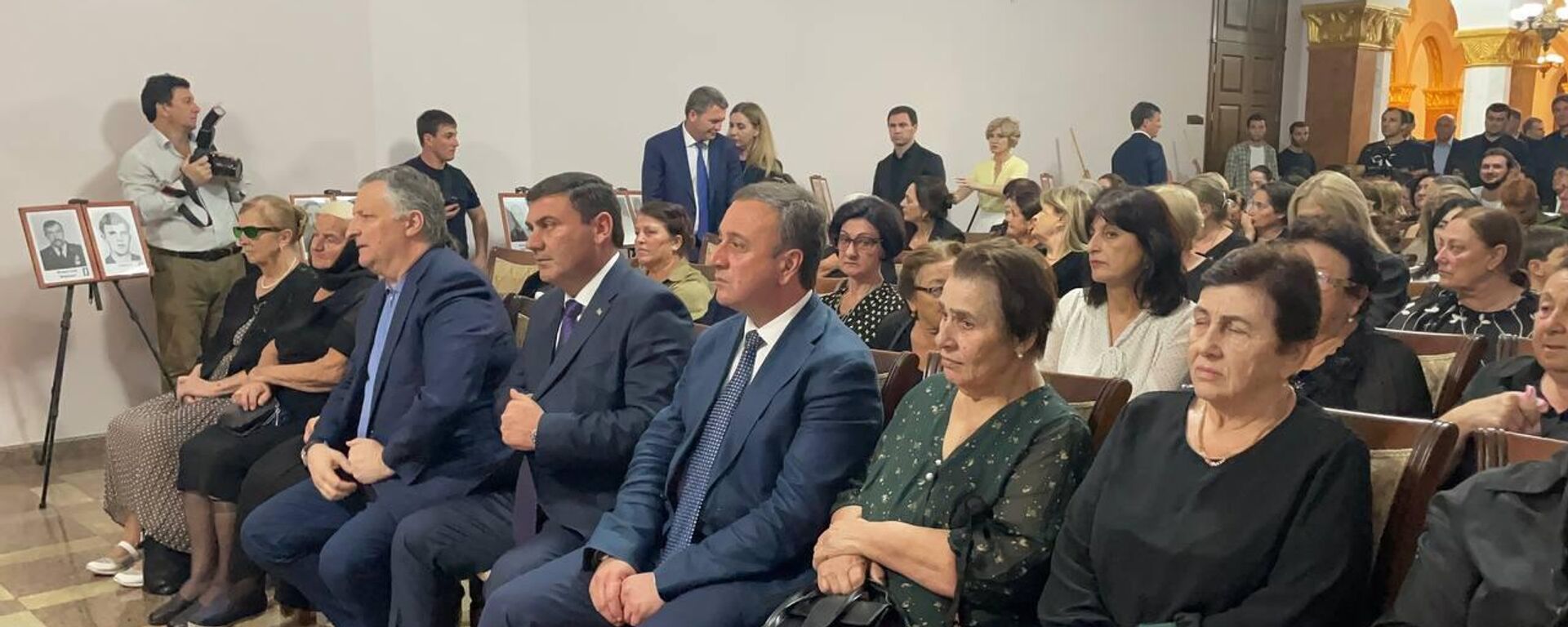 Памятное мероприятие, посвященное без вести пропавшим, прошло в фойе Абхазского драматического театра имени Самсона Чанба - Sputnik Абхазия, 1920, 03.09.2025