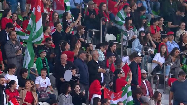 На стадионе Москвич стартовал футбольный матч - Sputnik Аҧсны