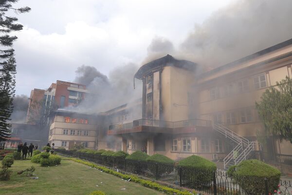 Непальские протестующие разгромили Верховный суд Непала в Катманду. - Sputnik Абхазия