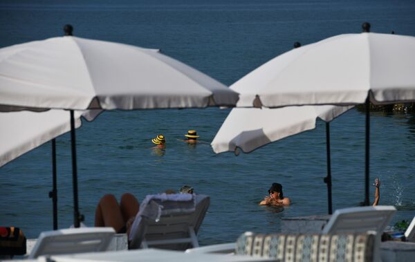 Аԥсны цәыббрамзеи жьҭаарамзеи рзы амра аӷьыра антәалак, ашәахәақәа хааӡа иахьԥхо азы "акадифа" аамҭа ҳәа иашьҭоуп. Усҟан амшын уҭаларгьы ҟалоит аплиажқәа рҿы иаҳа аҭыԥгьы ыҟоуп.  Аԥсны цәыббрамзеи жьҭаарамзеи рзы амра аӷьыра антәалак, ашәахәақәа хааӡа иахьԥхо азы "акадифа" аамҭа ҳәа иашьҭоуп. Усҟан амшын уҭаларгьы ҟалоит аплиажқәа рҿы иаҳа аҭыԥгьы ыҟоуп.  - Sputnik Аҧсны