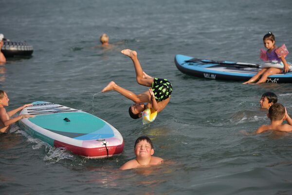 Аԥхынра ииасуеит, аха ахәыҷқәа ргәаҵаҿ иаанхоит агәалашәара бзиақәа. Аԥхынра ииасуеит, аха ахәыҷқәа ргәаҵаҿ иаанхоит агәалашәара бзиақәа. - Sputnik Аҧсны