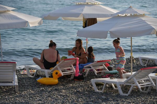 Аԥснытәи аԥхынра – уан аԥшаҳәа аҟынтәи дануԥхьо, зегь реиҳа ихаау акарпыжә ыфаны ҩаԥхьа уҩызцәеи уареи амшын аҿы аӡеиқәҭәа шәаныхәмаруа. Аԥснытәи аԥхынра – уан аԥшаҳәа аҟынтәи дануԥхьо, зегь реиҳа ихаау акарпыжә ыфаны ҩаԥхьа уҩызцәеи уареи амшын аҿы аӡеиқәҭәа шәаныхәмаруа. - Sputnik Аҧсны