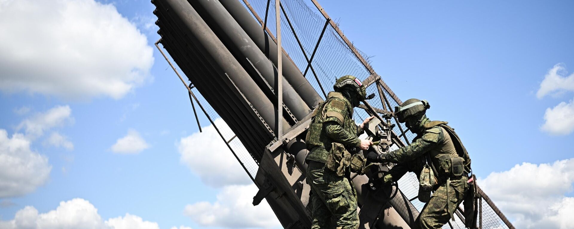 288-я гвардейская артиллерийская бригада группировки войск Запад - Sputnik Абхазия, 1920, 23.02.2026