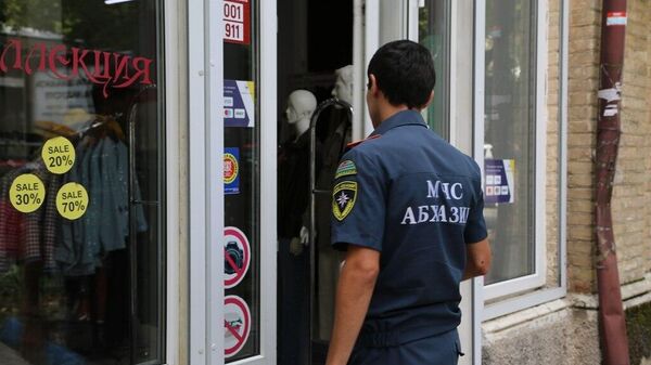 24 объекта на проспекте Аиааира в Сухуме будут оштрафованы за работу с нарушением правил пожарной безопасности, следует из сообщения пресс-службы МЧС Абхазии - Sputnik Абхазия