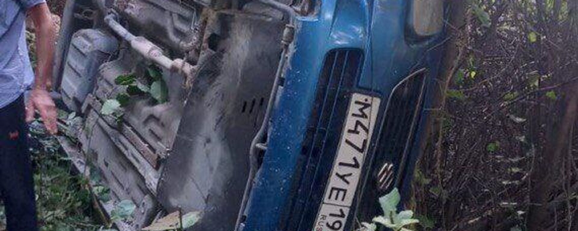 Автомобиль попал в аварию в районе села Хашупсе Гагрского района, сообщил Sputnik замначальника ГАИ Абхазии Аслан Базба - Sputnik Аҧсны, 1920, 15.09.2025