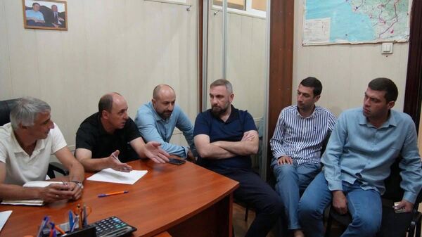 Состояние инфраструктуры и благоустройство Старого поселка обсудили в администрации Сухума - Sputnik Абхазия
