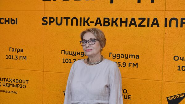 Қорсаииаԥҳа еиҭалҳәеит апоет Константин Симонов ирҿиараҿы Аԥсны ҭыԥс ианнакылоз - Sputnik Аҧсны