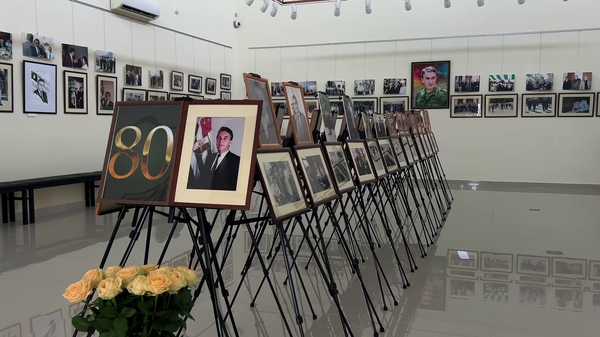 Фотовыставка Наш лидер, посвященная Владиславу Ардзинба, открылась в Госмузее имени Сергея Дбар в Гудауте - Sputnik Абхазия