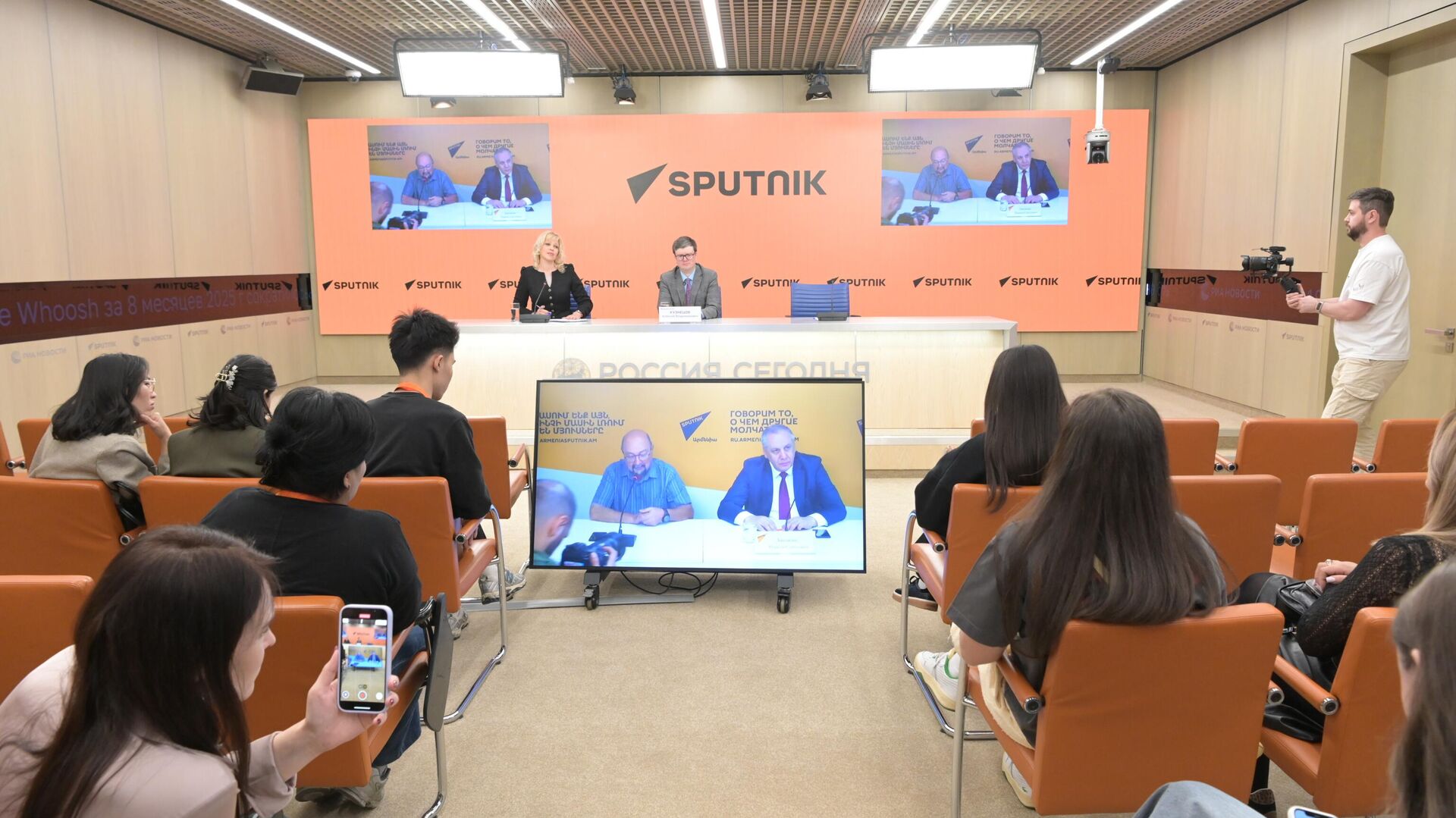 Завершился третий сезон проекта SputnikPro на Зубовском Завершился третий сезон проекта SputnikPro на Зубовском - Sputnik Абхазия, 1920, 20.09.2025