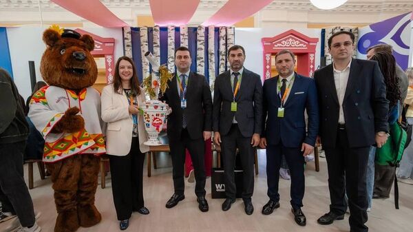 Самовар дружбы: символ гостеприимства от Россия – страна возможностей передан Абхазии на Слёте ВФМ - Sputnik Аҧсны