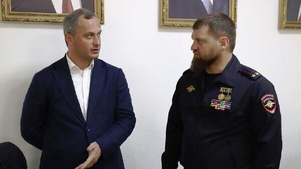 Вопросы сотрудничества обсудили начальник ГАИ Абхазии Дамей Авидзба и руководитель УГИБДД МВД России по Чеченской Республике Идрис Черхигов - Sputnik Абхазия