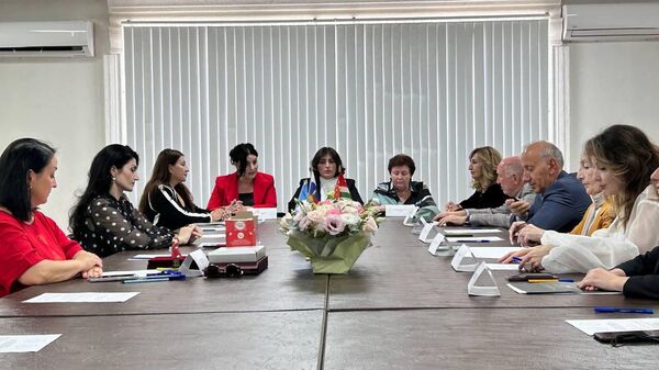 Круглый стол, посвященный перспективам партнерства Союза женщин Абхазии и России, прошел в Сухуме.  - Sputnik Аҧсны
