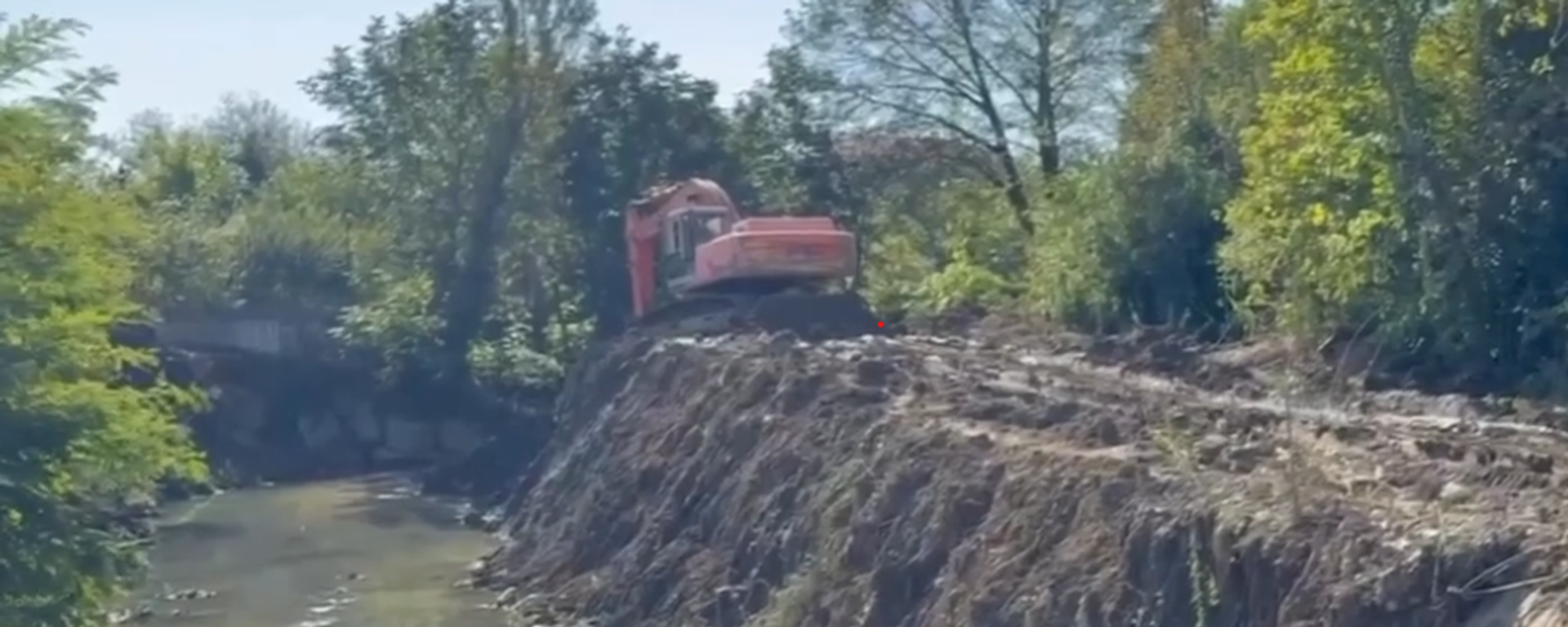 Река Адзяпш в Сухуме - Sputnik Абхазия, 1920, 25.09.2025