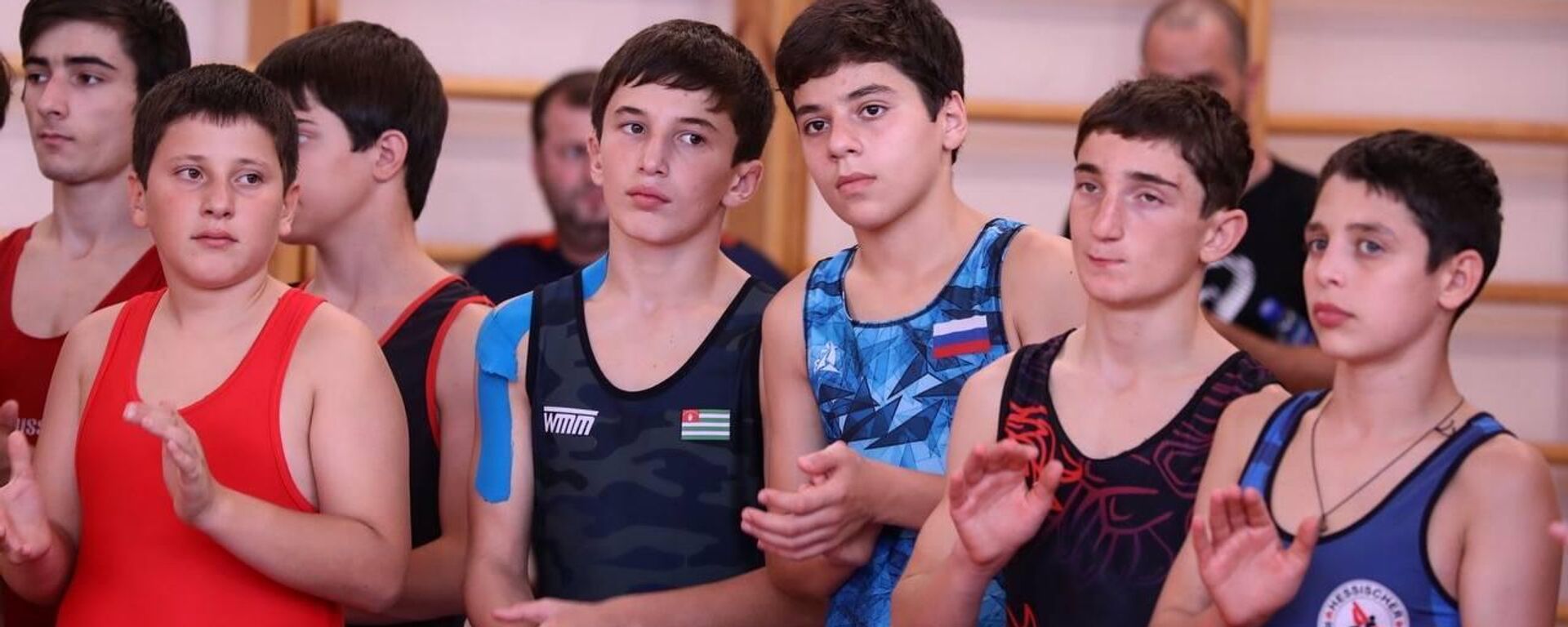 Международный турнир по вольной борьбе на призы мастера спорта международного класса, чемпиона Европы и СССР Раша Хутаба открылся в Гудауте.  - Sputnik Абхазия, 1920, 26.09.2025