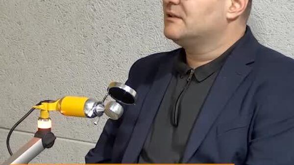 Абхазия поделилась своим опытом эмиссионной деятельности с Южной Осетией, рассказал радио Sputnik директор Нацбанка Беслан Барателиа - Sputnik Абхазия