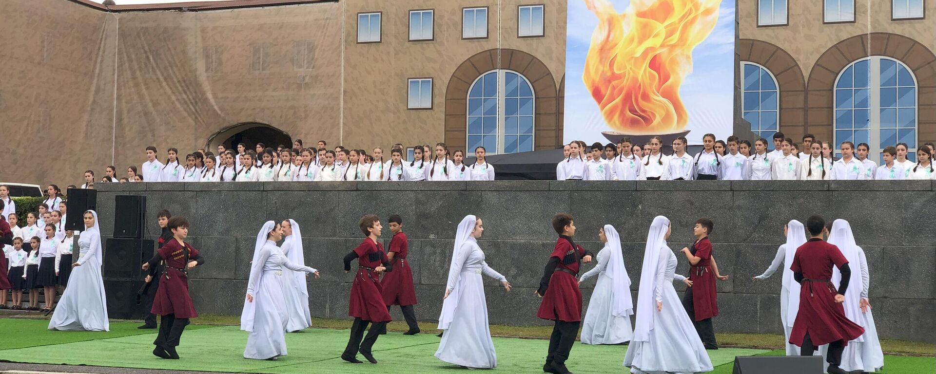 Концерт Ахәрашәа, ахәра зырӷьо прошел на площади Свободы в Сухуме - Sputnik Абхазия, 1920, 27.09.2025
