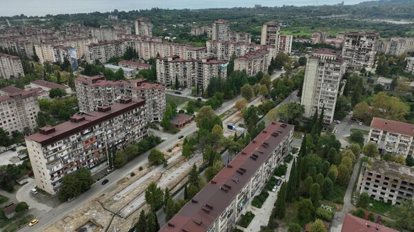 Работы по благоустройству сквера в Новом районе Сухума продолжатся - Sputnik Аҧсны