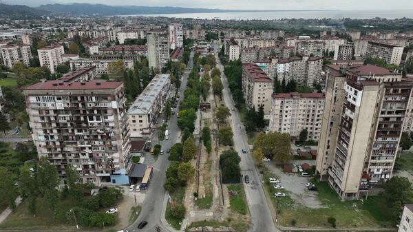 Работы по благоустройству сквера в Новом районе Сухума продолжатся - Sputnik Абхазия